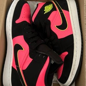 Woman air Jordan in a size 8 has slight signs of wear